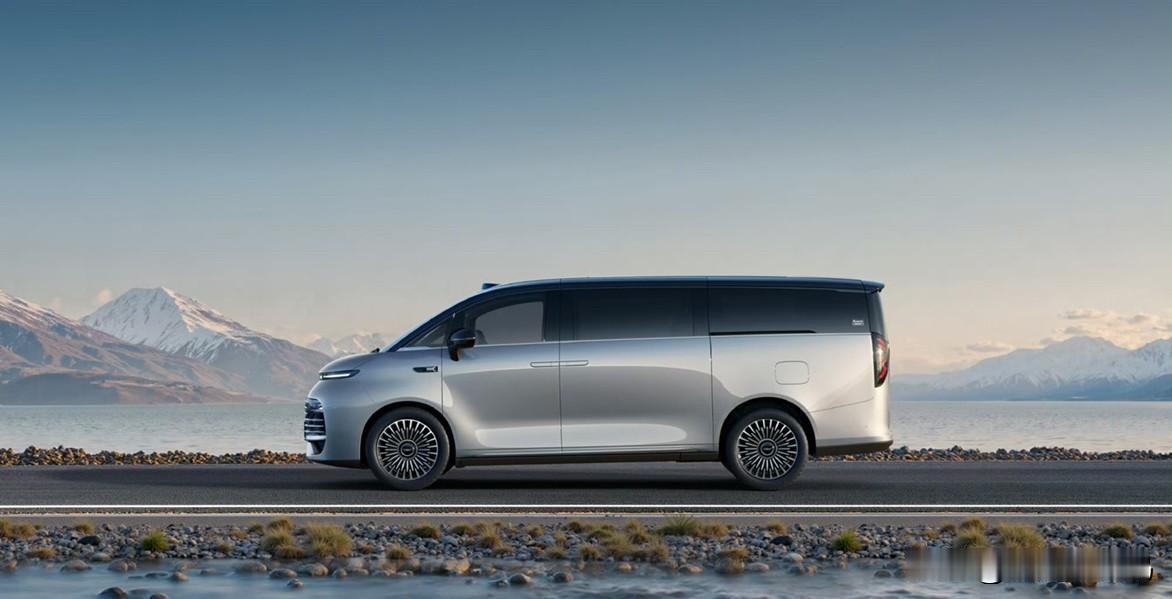 吉利银河V900这次选对了“智驾队友”—元戎启行。智驾赛道的一匹黑马。25年1-