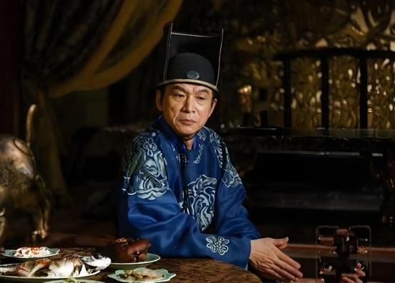 一天，唐代宗召集百官开会，忘了告诉大太监鱼朝恩。鱼朝恩大怒，来到朝堂指着宰相骂道