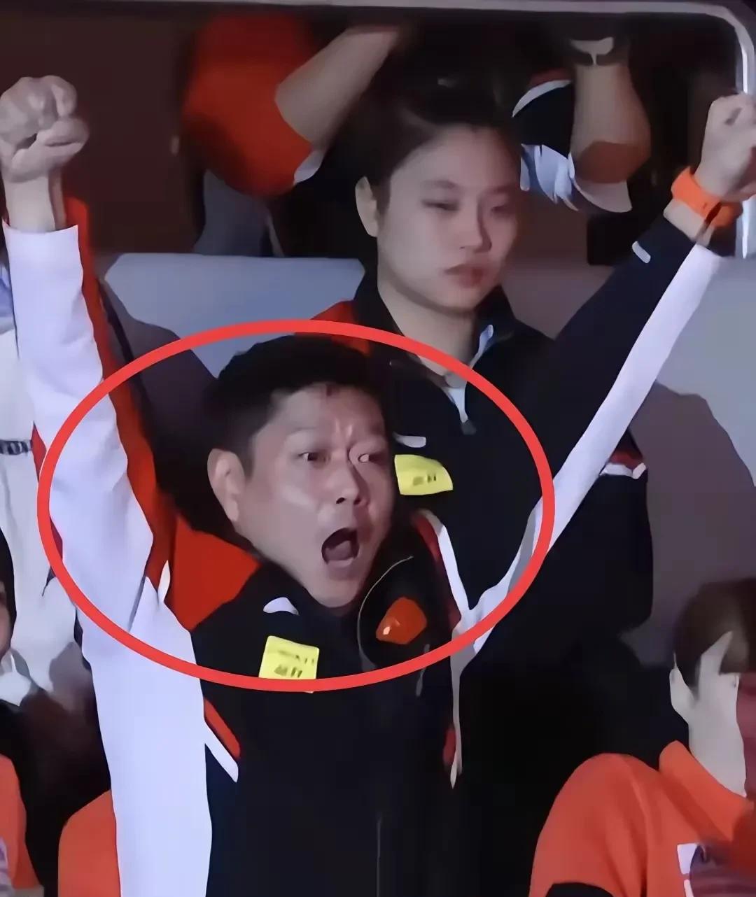 什么叫邱贻可把孙颖莎挂网上了。邱贻可不说话，孙颖莎不也天天被挂网上吗？她下来过一