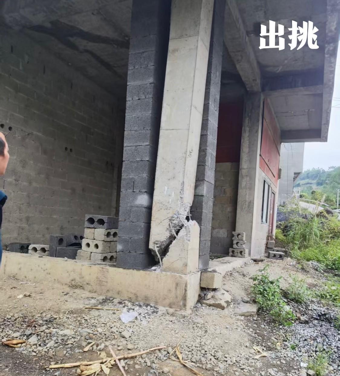人点背的时候，喝凉水都会呛到，没想到自建房的柱子，也会被路边经过的车辆撞断[