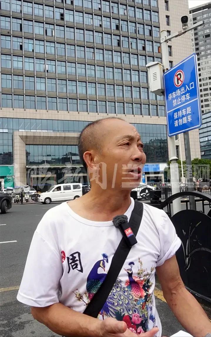 在贵阳某公司埋头当了26年电工，他把最好的年华都搭在了电闸与线路间，只图老了能有