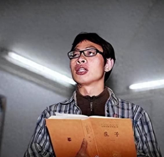 “善恶终有报！”2008年汶川地震时，范美忠正给学生上课，谁知他丢下学生撒腿就