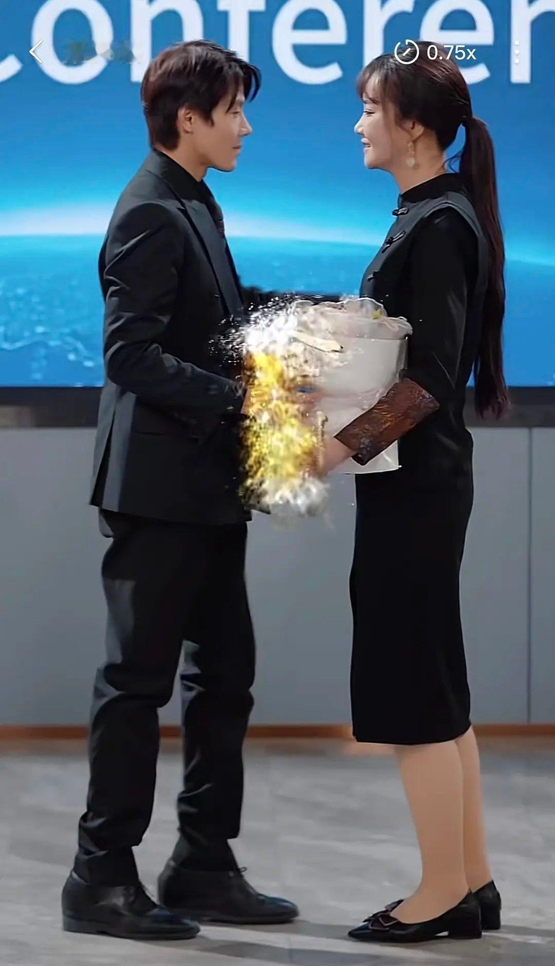 2025年，短剧演员最怕的不是没戏拍，而是关滤镜。广电新规直接戳破这层“电子面