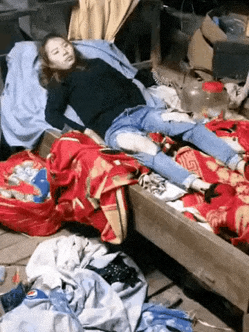 我同事姐，结了三次婚，次次都在家暴里收场，这第四次要离婚，理由还是家暴。一开始