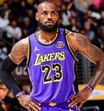 詹姆斯如果不能被选为全明星球员，他可能今年会选择退役。据媒体报道，勒布朗-詹姆斯