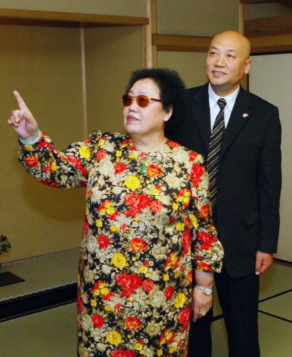 当年38岁的钻石王老五迟重瑞娶49岁商界巨擘陈丽华成为佳话。如今36年过去了，