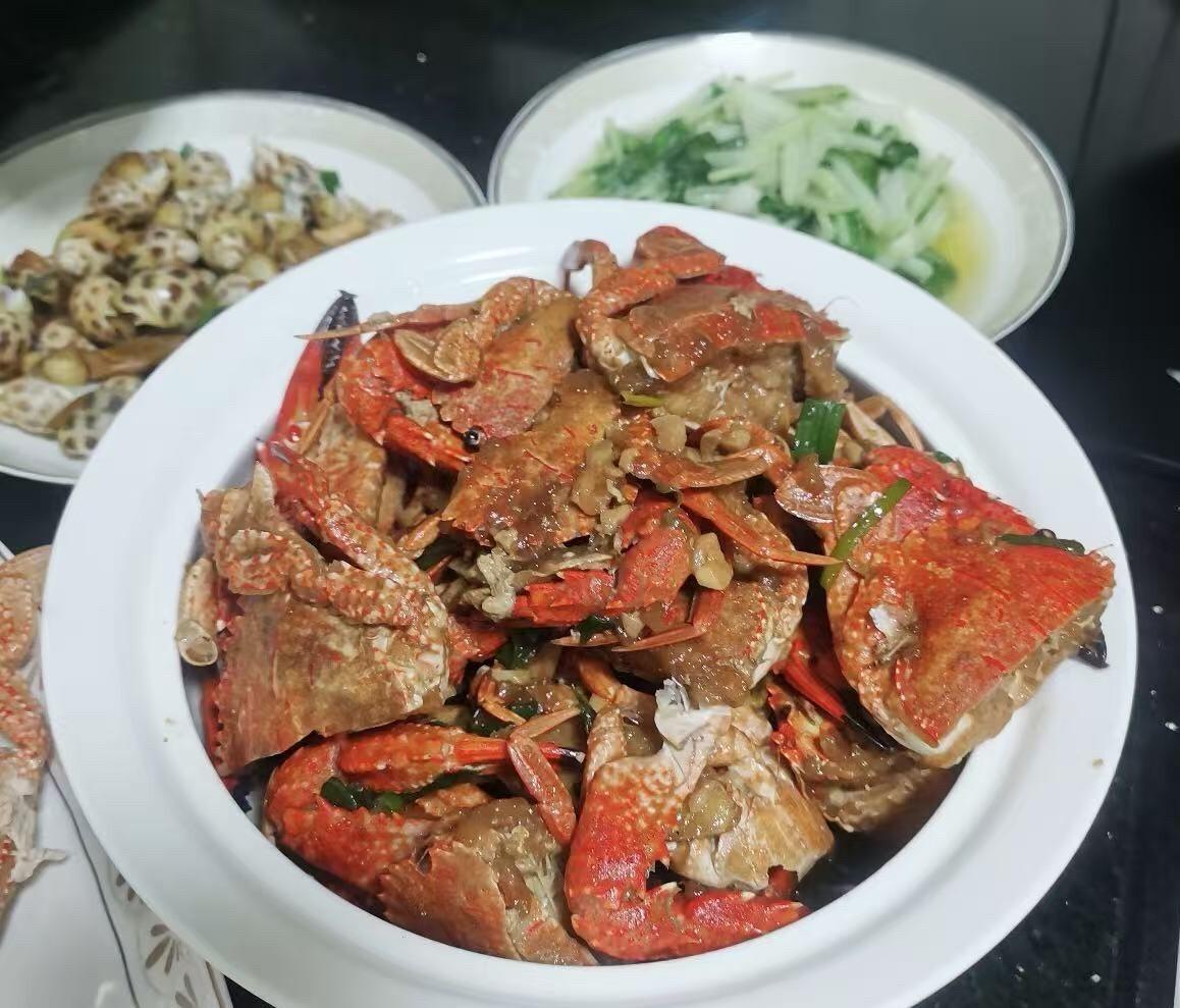 泉州一家三口，没房贷没车贷，一个月花掉7000多。帖子火了。发帖的是个年轻爸爸