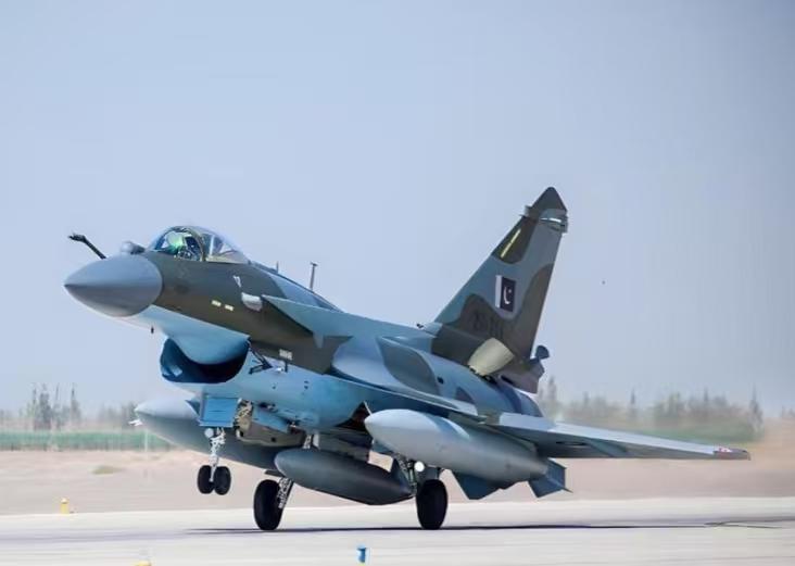 很多人说如果伊朗买了我们的歼10，制空权就有了。我跟你说，得亏伊朗没买，否则我们