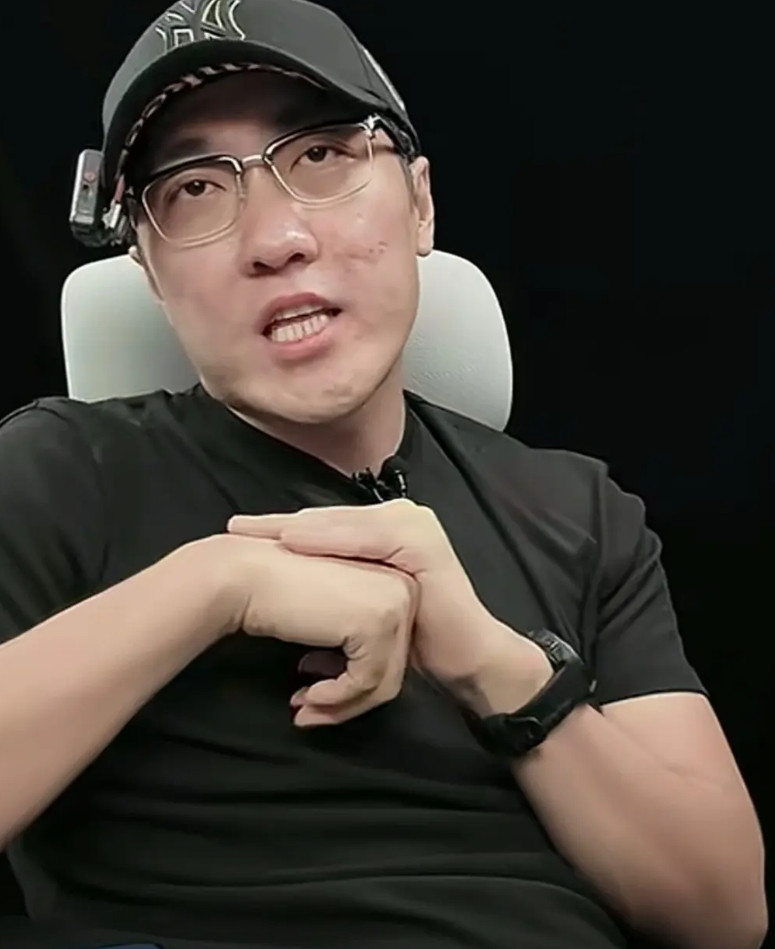 看过罗永浩和王自如网络对质的人，都觉得王自如有可能就此消沉，或消失于网络。然而后