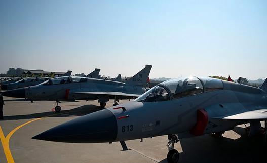 巴基斯坦“枭龙”引发抢购，美媒：美国军工产业地位有危险026年初，巴基斯坦联