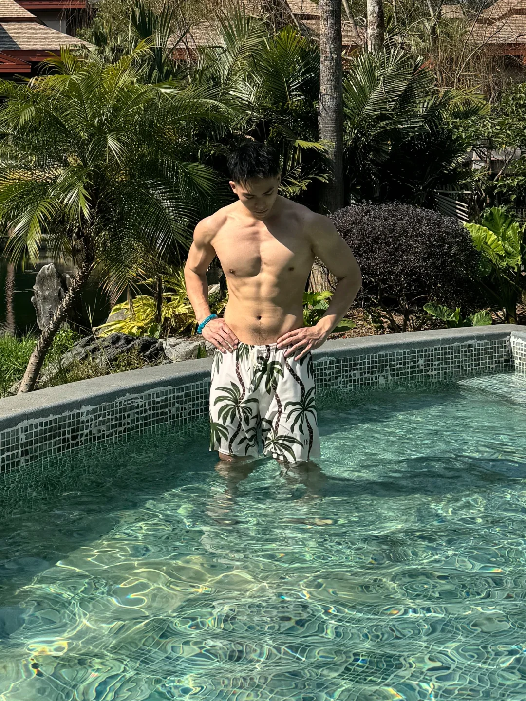 山野暖阳下泡温泉♨️