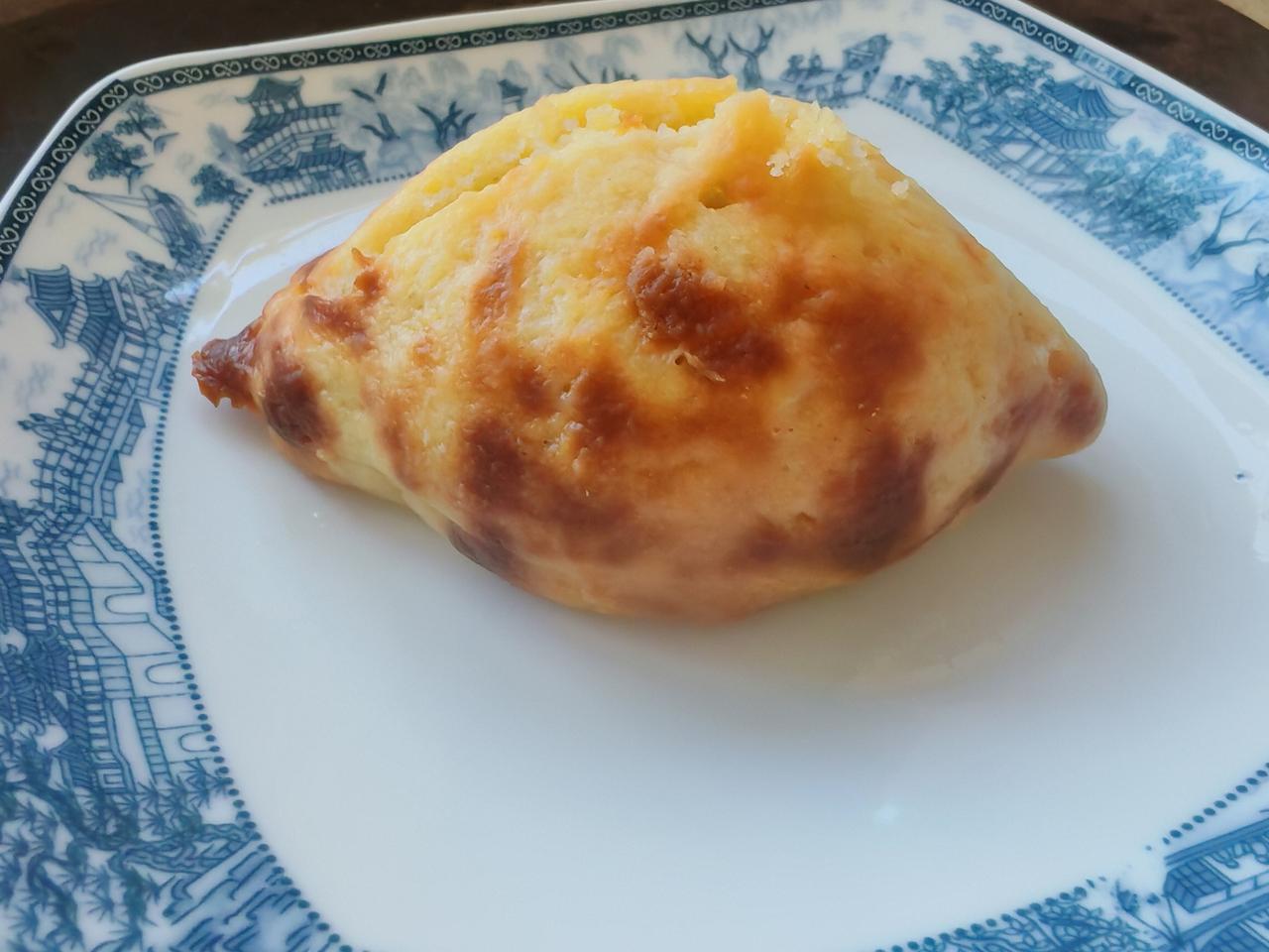 变异的馒头11月19日，今天早上我从冰箱取出一个玉米馍馍，放锅上一蒸，成了这怂