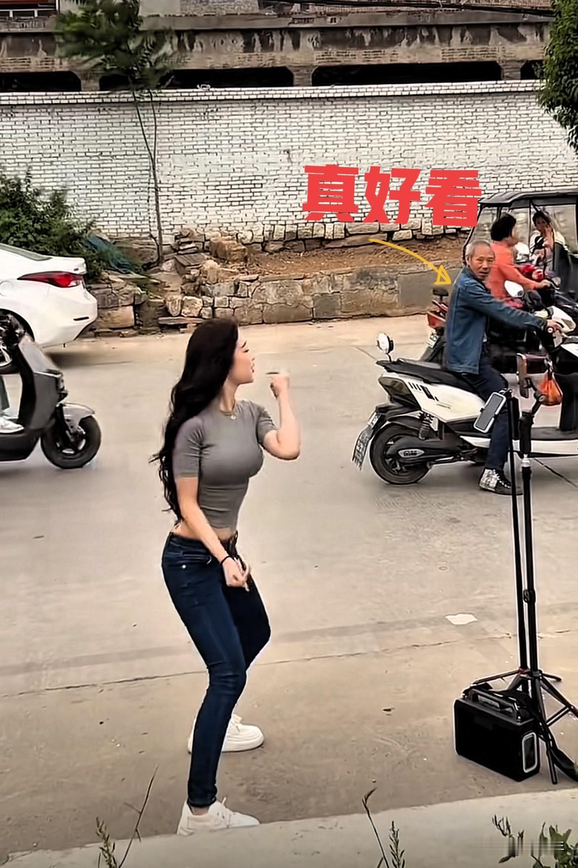直播间花钱的榜一大哥都没免费看的大爷看的真实！