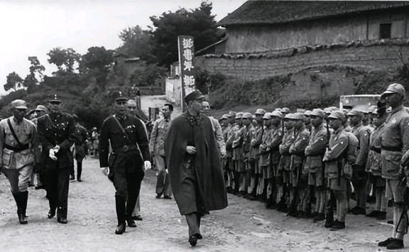 1949年，老蒋带着400万两黄金来到了台湾，400万两也就是125吨，现在按每