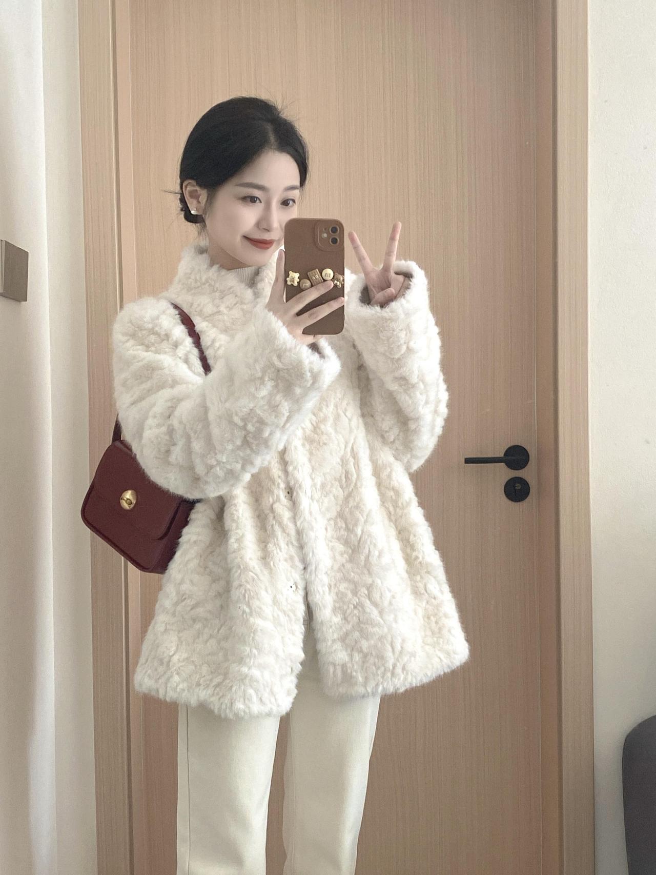 永远爱这种毛茸茸的外套🤍