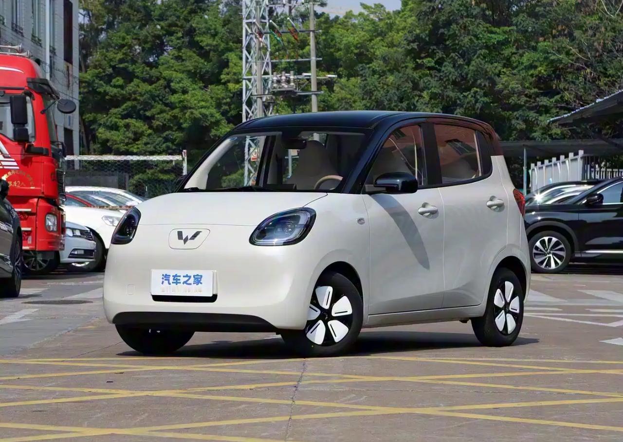 2025款宏光MINIEV四门版：微型代步车的实用配置与安全防护2025款宏