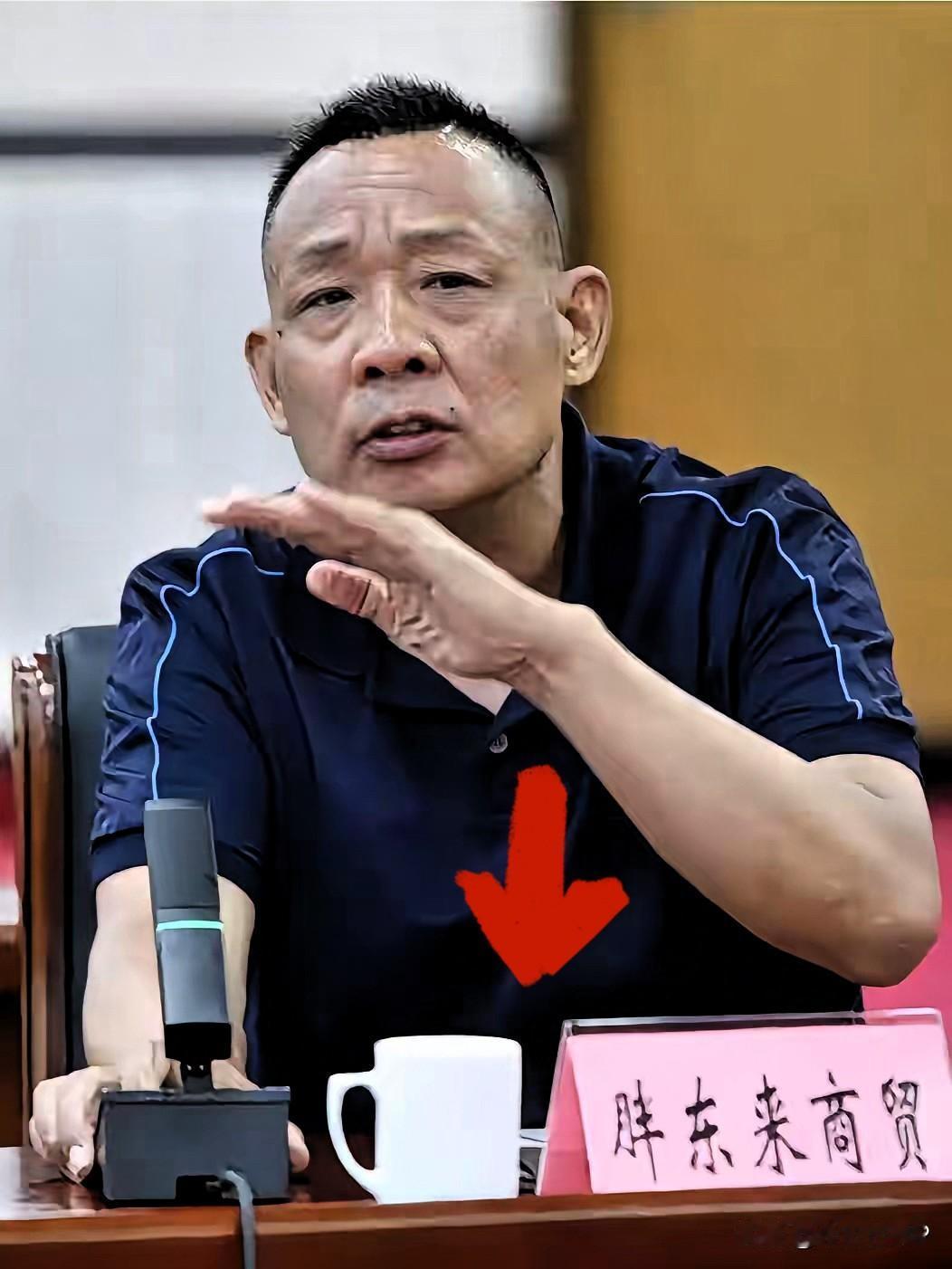 人一旦飘了，就不知道自己姓啥名谁了？以前大家那么推崇胖东来，是因为它善待员工，