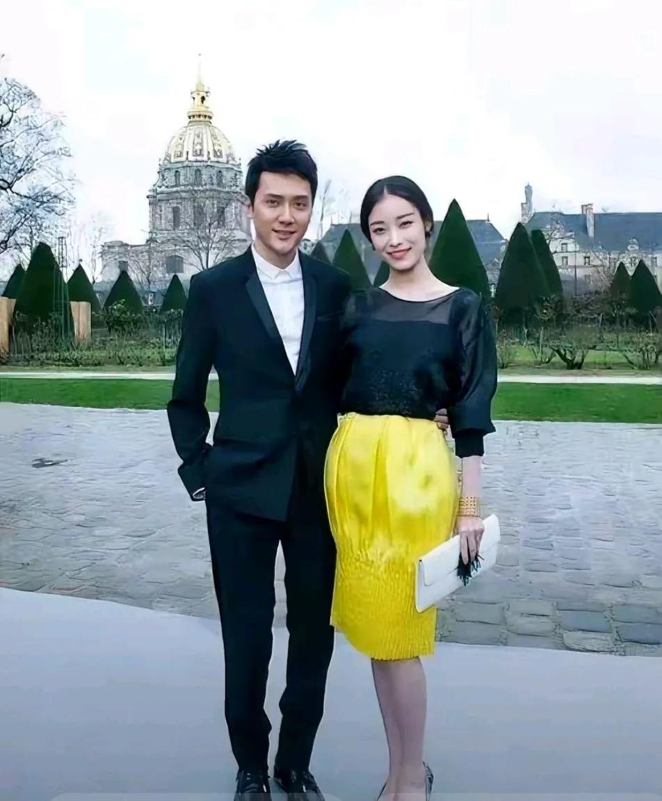 倪妮有个毛病，不知道该说不该说。她拍照非常爱挺肚子。就给人体态特别不好的感觉。
