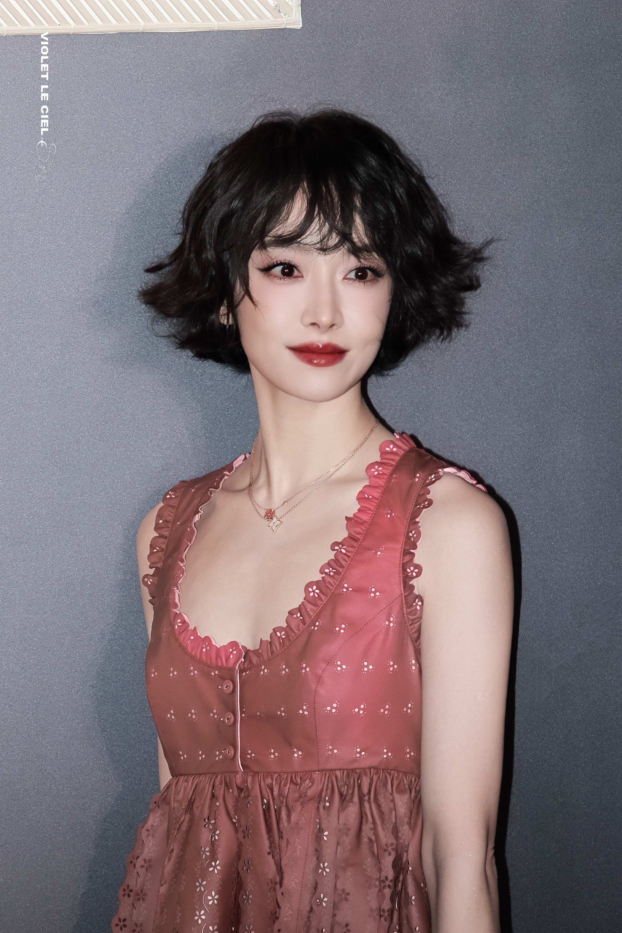 没认出来是宋茜没必要用锐化视频大半夜买黑热搜，来看高清镜头下的宋茜