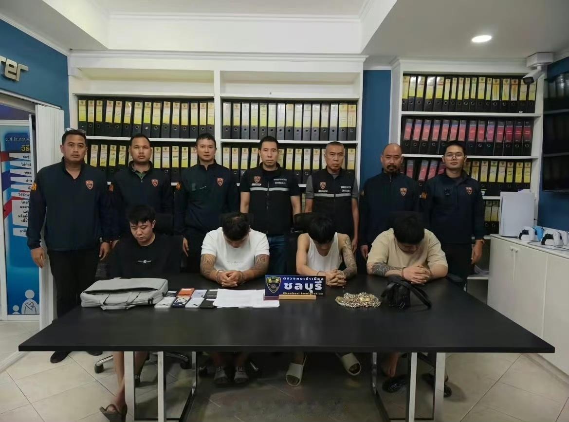 泰国救出3名中国女子。事情是这样的，4名男子把3名女子关在房间内，限制她们的人