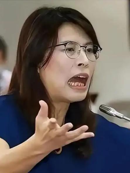 之前熟悉国民党内部运作的邱毅先生早就直言，郑丽文的主席之路几乎是板上钉钉，十拿九