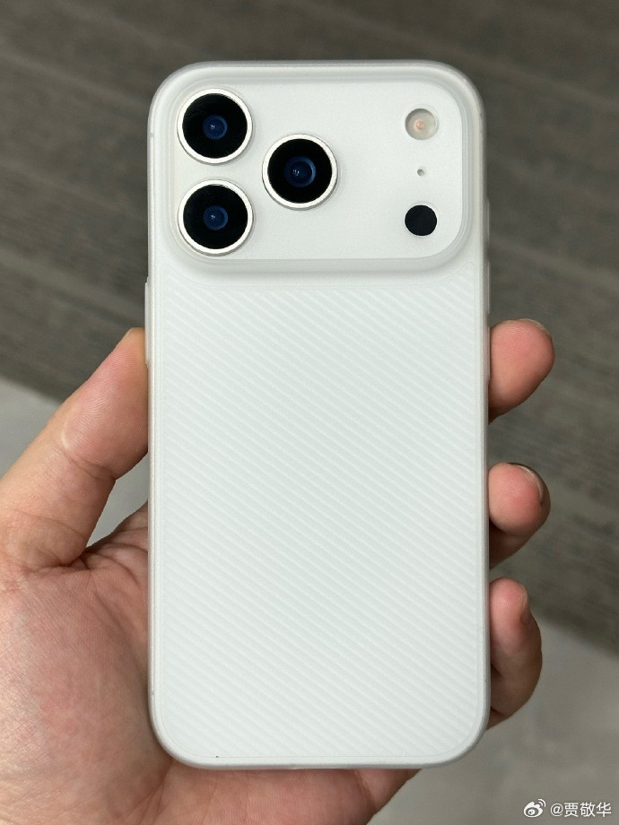 有粉丝问我，春节前后iPhone17会降价千元吗？我说很难的，因为现在iPhon