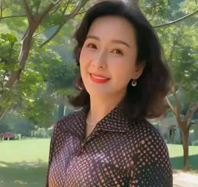 为什么社会对35+女性恶意那么大？不是对35岁以上的女性恶意大，是18到30