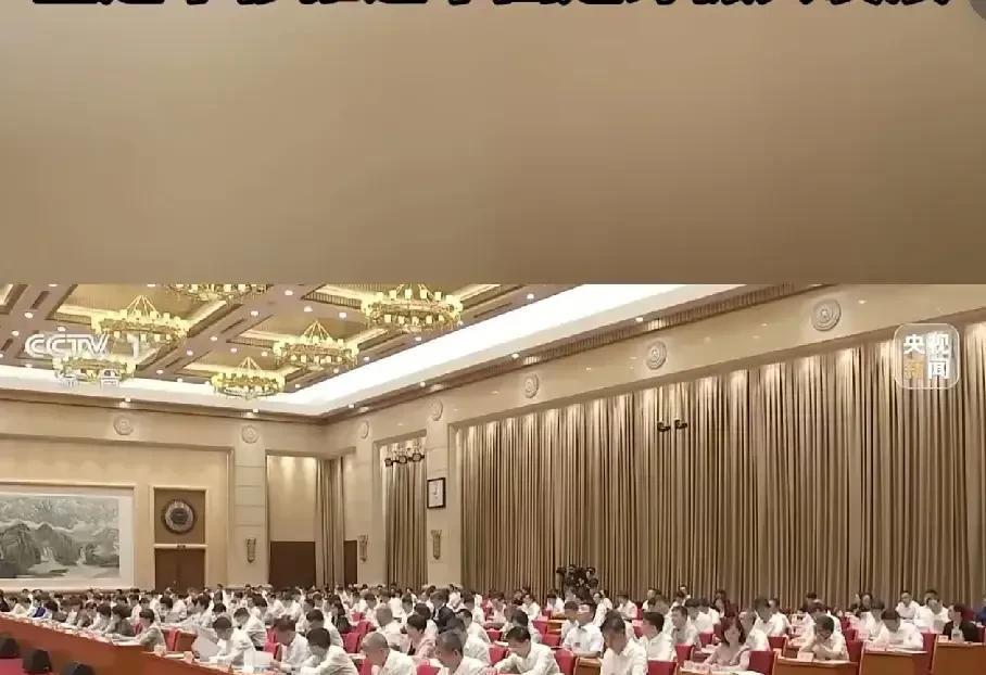 足协的水到底有多深？不查不知道，一查吓一跳！14个部门约150人，(缩减前18