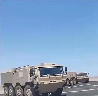 新的国产运兵车极具科幻感，但玻璃成了最大争议。临近阅兵，越来越多的新式武器亮相