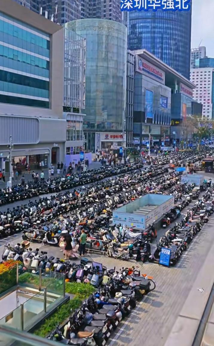前段时间看视频，说深圳华强北一夜之间清理了数万台电动摩托车，今天从深南大道进入华