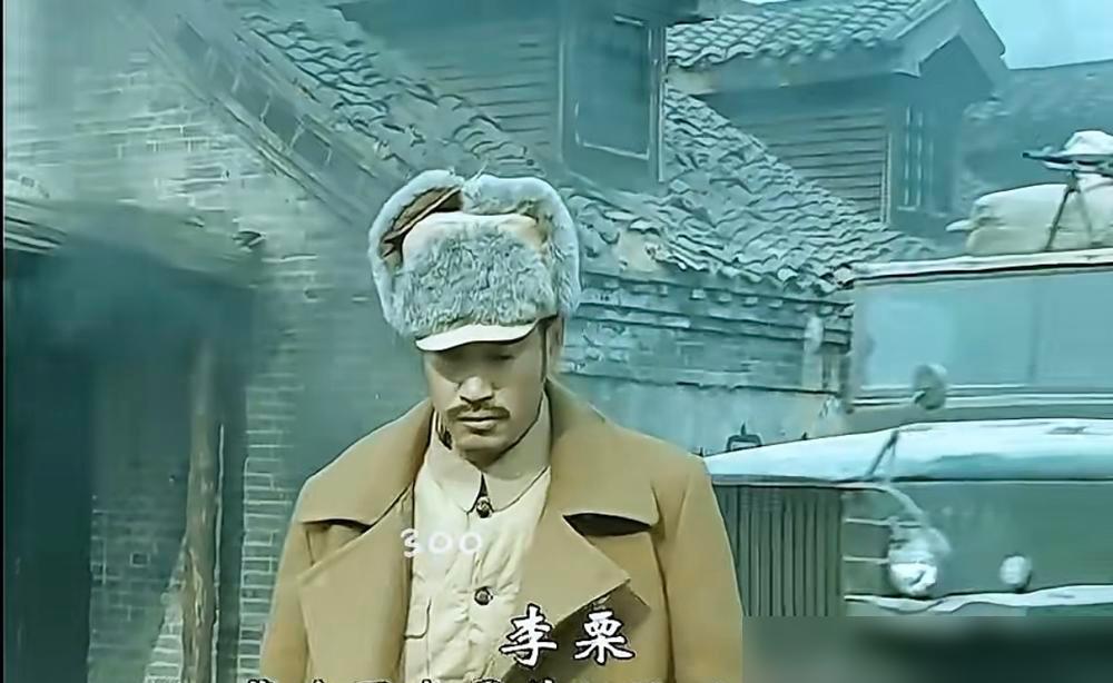亮剑里把李云龙骂得不敢抬头的人，根本不是演员，而是剧组的包工头。当年《亮剑》