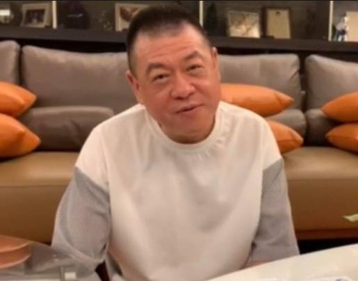 看到孙德荣就揪心！从镜头里看，孙爸爸的脸有些浮肿，说话时气息带着沉重