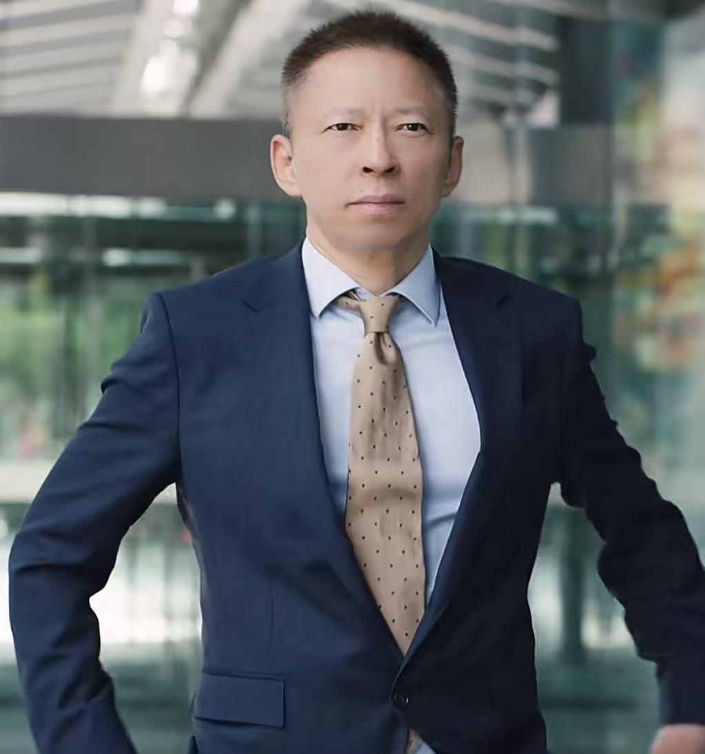 宗庆后人设一崩再崩，我现在最关心的不是他4个娃还是7个娃。人家张朝阳从来没在公