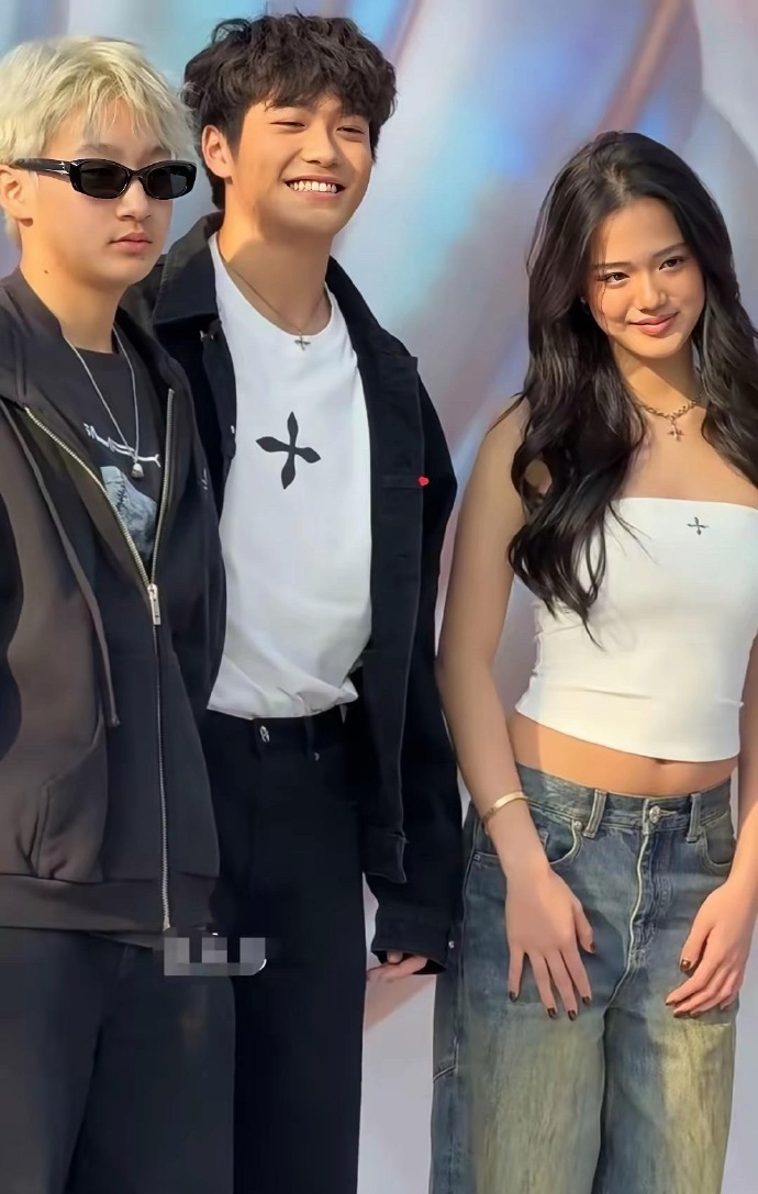 星二代都在跃跃欲试露脸，曹格的儿子，邹市明的儿子，钟丽缇的二女儿一起参加活动，确