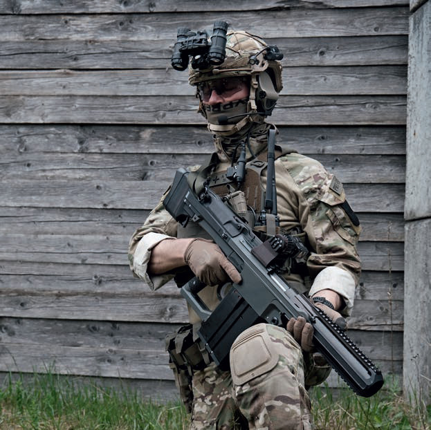 莱茵金属美国分公司的40毫米“高度先进多任务步枪”（HAMMR），具备半自动与全