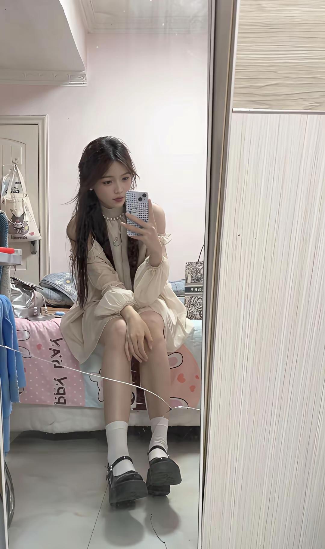 少女心满满的一天，粉色房间里的自拍时光💖✨少女心自拍粉色自拍少女粉自拍