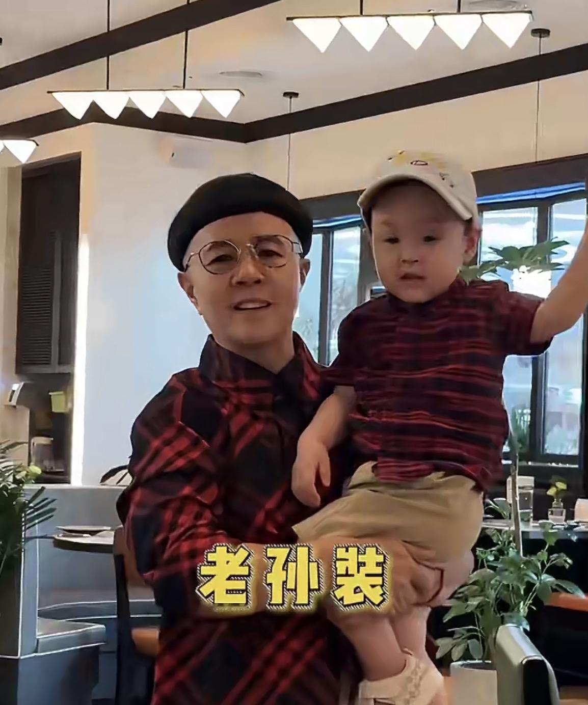 金龟子这基因简直是“不讲道理”的强大！看看她和外孙女同框的照片，好家伙，这哪里是