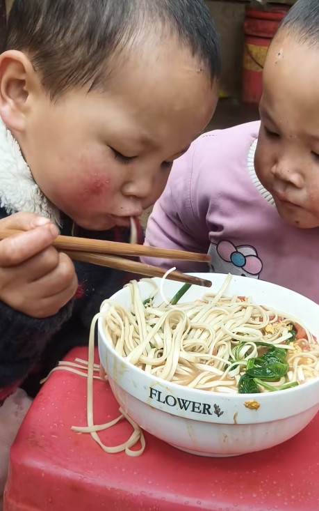 看到这位云南妈妈发的视频之前，我一直不明白为什么说“穷人不生孩子也是一种善良”。