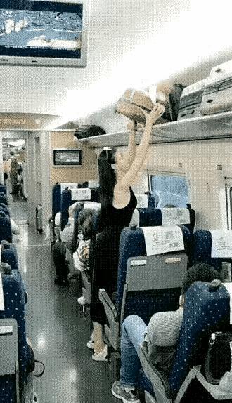 帮倒忙，女人有点一愣这才回过神来。