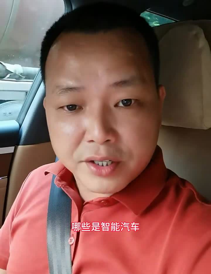 正在开车享界S9开启智驾状态。小艺在努力开车的过程刷到了一个直播，这叫端到端辅助
