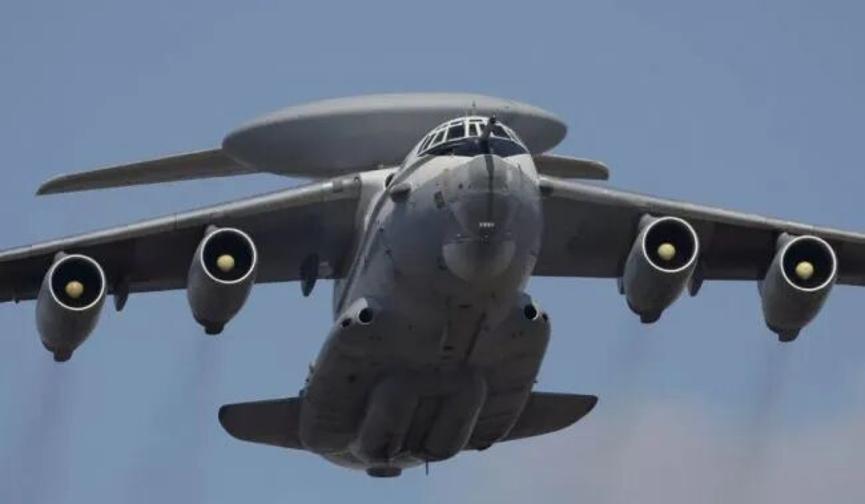 乌军“火烈鸟”导弹在俄军“天空之眼”：A-50U远程雷达预警机面前，啥也不是！7