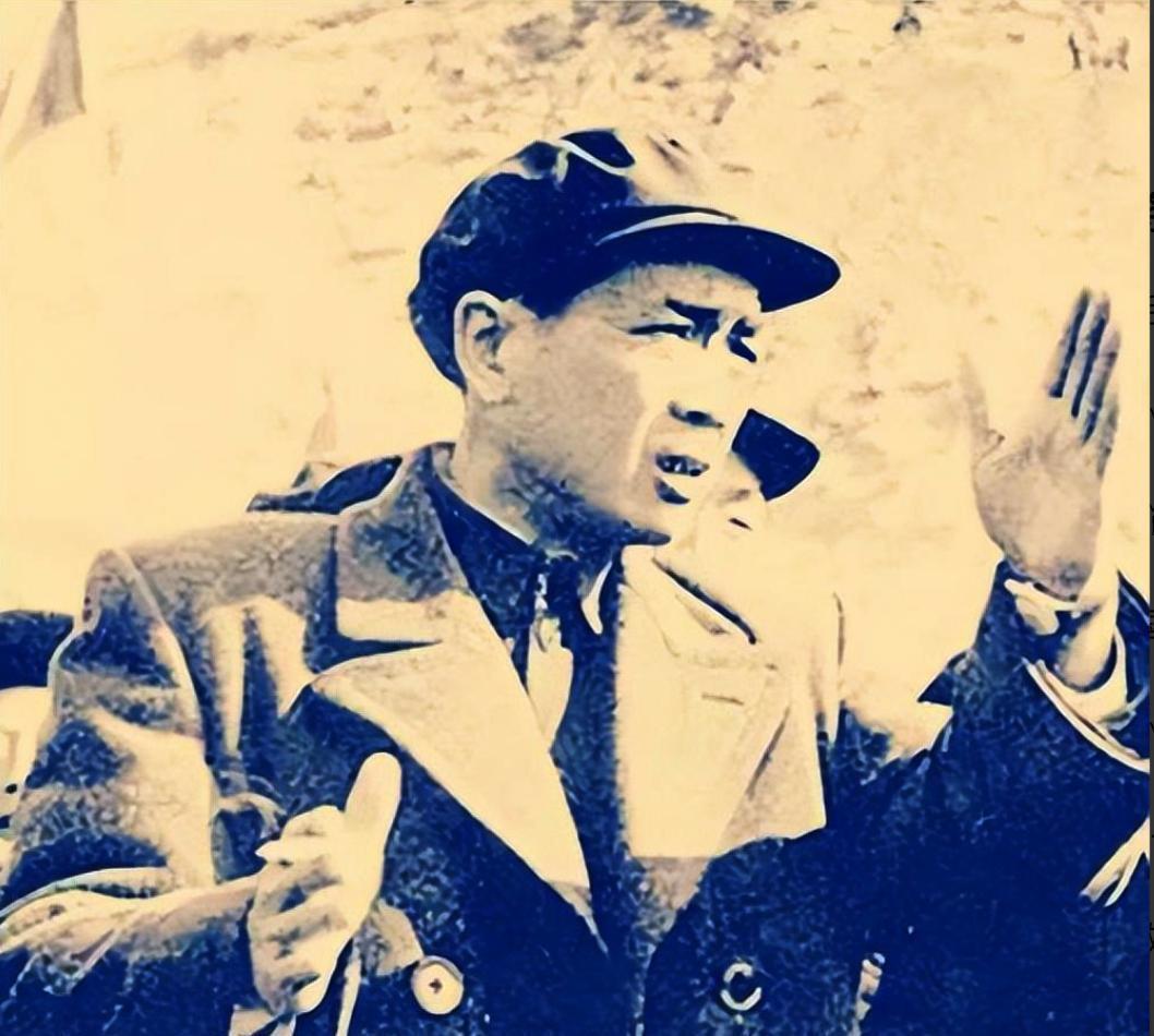 1940年深秋，鄂东黄陂一带的山路上，时常能看见掉队的国民党伤兵。武汉沦陷两年多