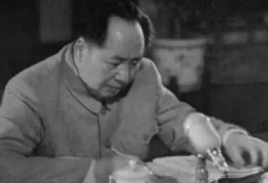 1970年6月19日，毛泽东在北京人民大会堂会见外宾时，中央主要领导人都在场。毛