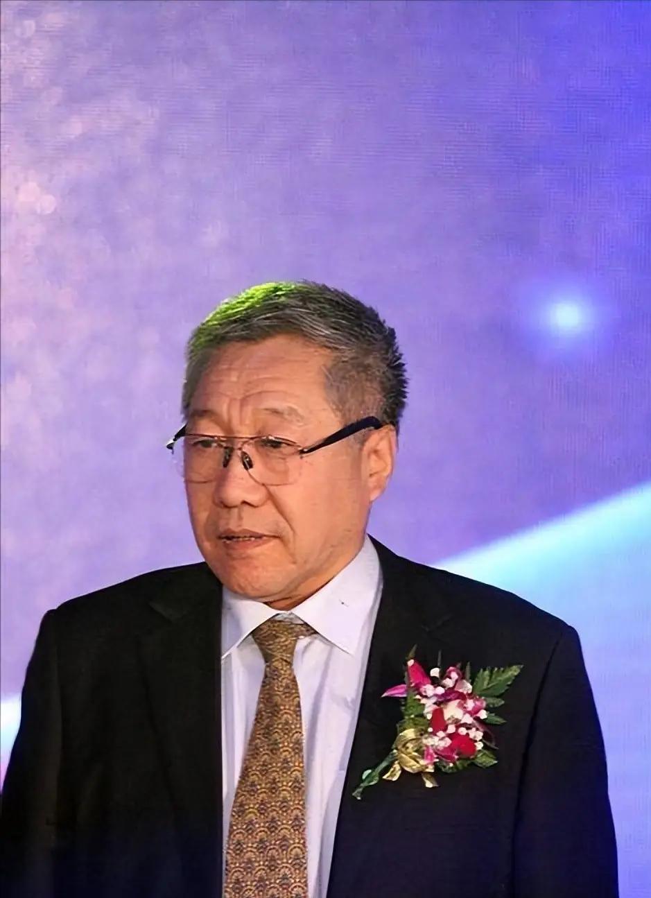 郑秉文又上热搜了！一些网文把他过去介绍德国养老金改革的内容，压缩成了“中国也