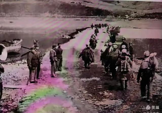 1951年，朝鲜战场，阵地上指挥员全部牺牲，15名新兵正六神无主时，敌人却趁机冲