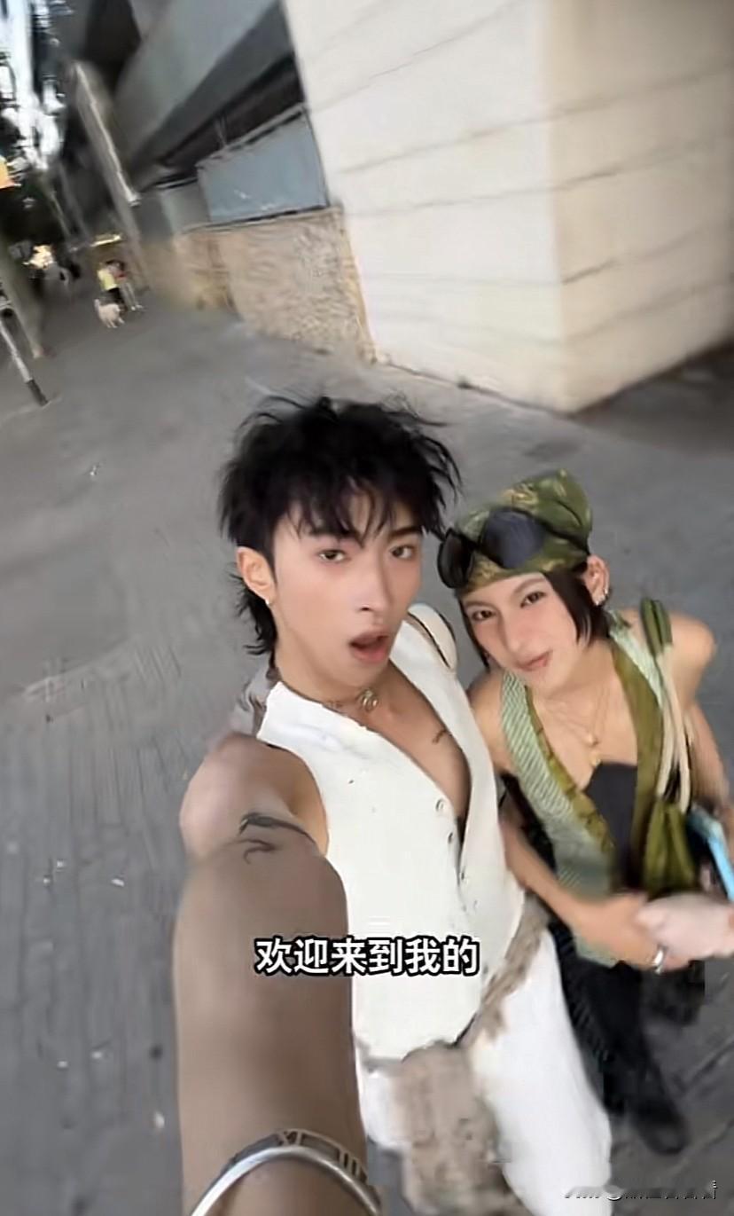 伊能静儿子恩利继承了伊能静的文学功底，洋洋洒洒的发布了自己第一次去大型音乐会现场