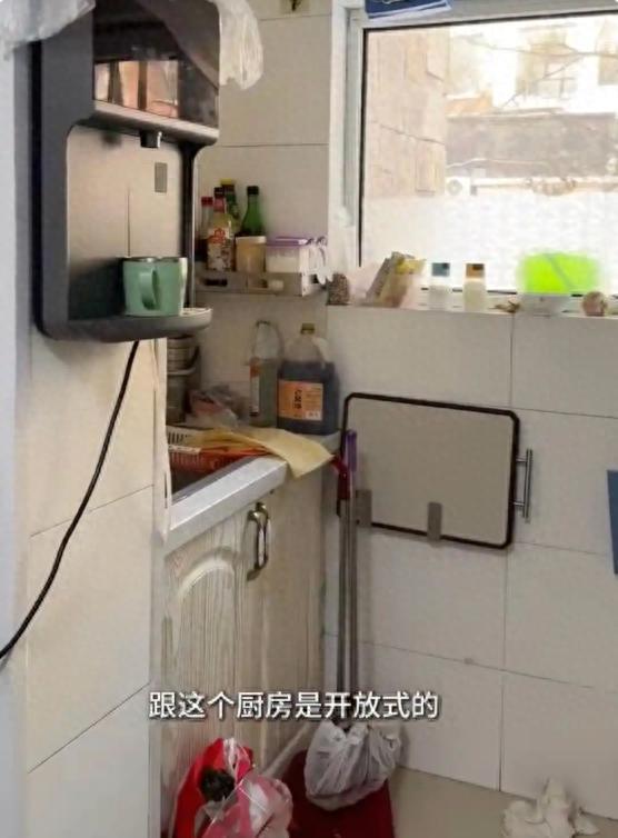 奇葩！吉林长春，男子在家中休息时，碰上了天然气公司工作人员上门做安全检查。本来挺