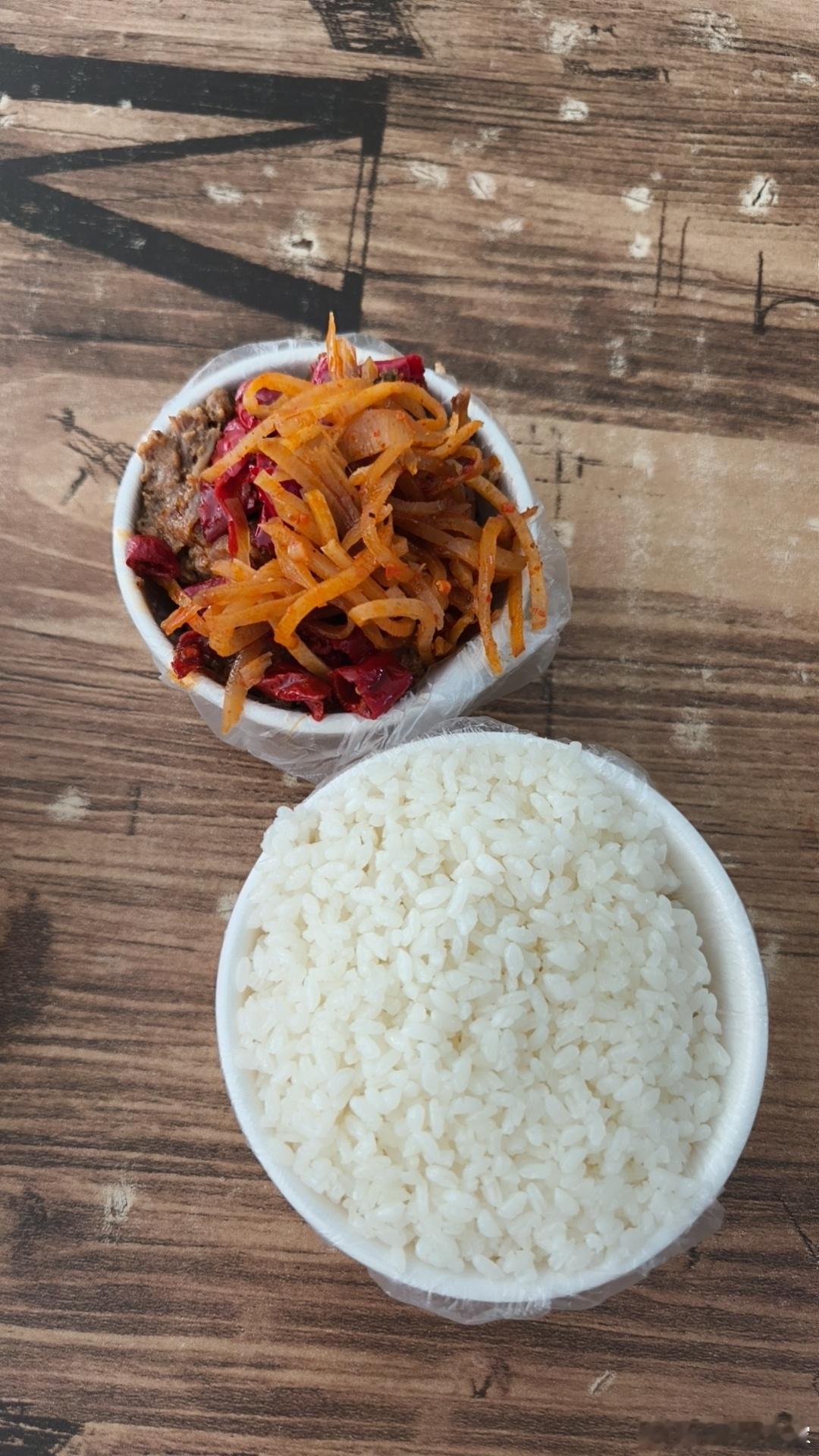 回家必吃的粉蒸肉，但其实应该吃粉蒸肉夹馍，只不过我饿了[笑着哭]​​​