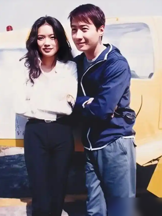 跟天王谈了7年地下恋，还是没熬过去！1998年舒淇和黎明因戏生情，整整7年都不敢公开。黎明父亲接受不