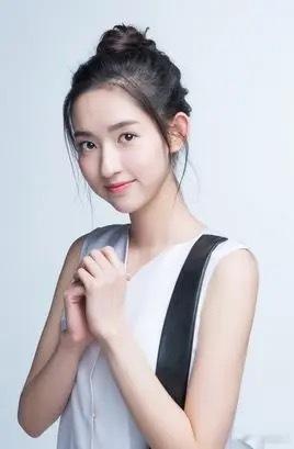 1.王玉雯之前接触了一个本子，《小城春色》，男主周柯宇，现在《小城春色》的女主换